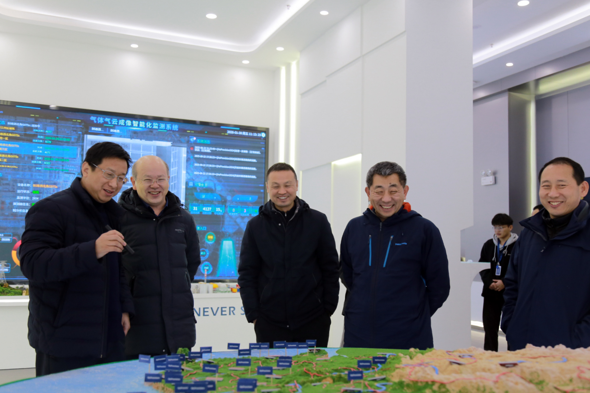 合肥工业大学仪器科学与光电工程学院院长夏豪杰带队赴航谱时代调研交流