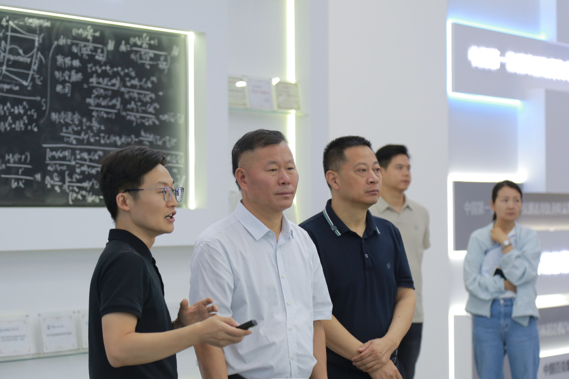 合肥市政协副主席何庆瑞赴航谱时代走访调研